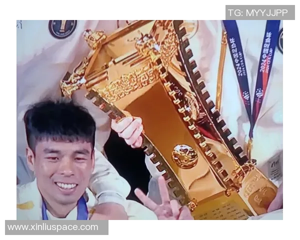 上海足球队在杯赛积分榜上以60分稳居第一名展现强劲实力